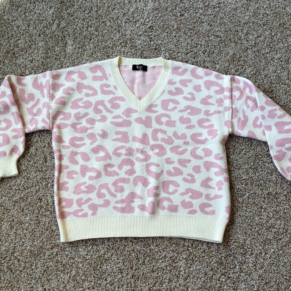 Chic Pink Leopard V-Neck Sweater